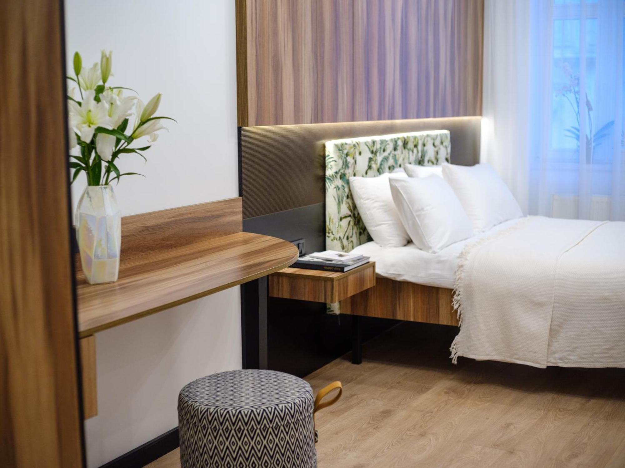 Mola Mola Apart Hotel Lviv Extérieur photo